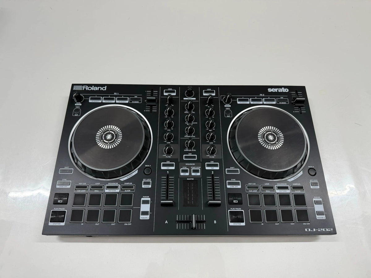 Roland DJ-202 – DJ Controller – actual item photograph 1