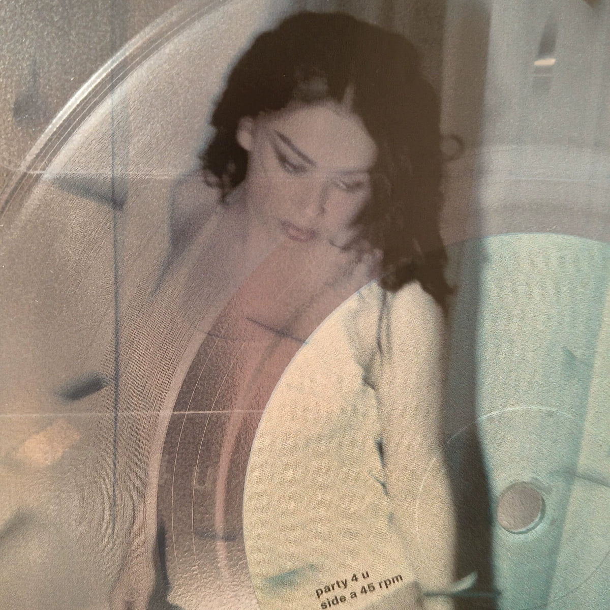 Charli xcx – party 4 u – RSD 2026 Clear Vinyl 7-inch (LP) — photo 2