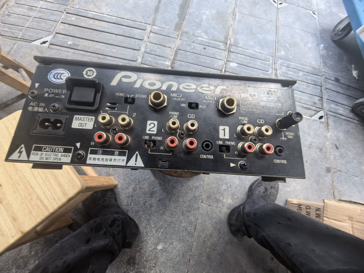 Pioneer DJM-400 – DJ Mixer, Worn 100V Unit – actual item photograph 5
