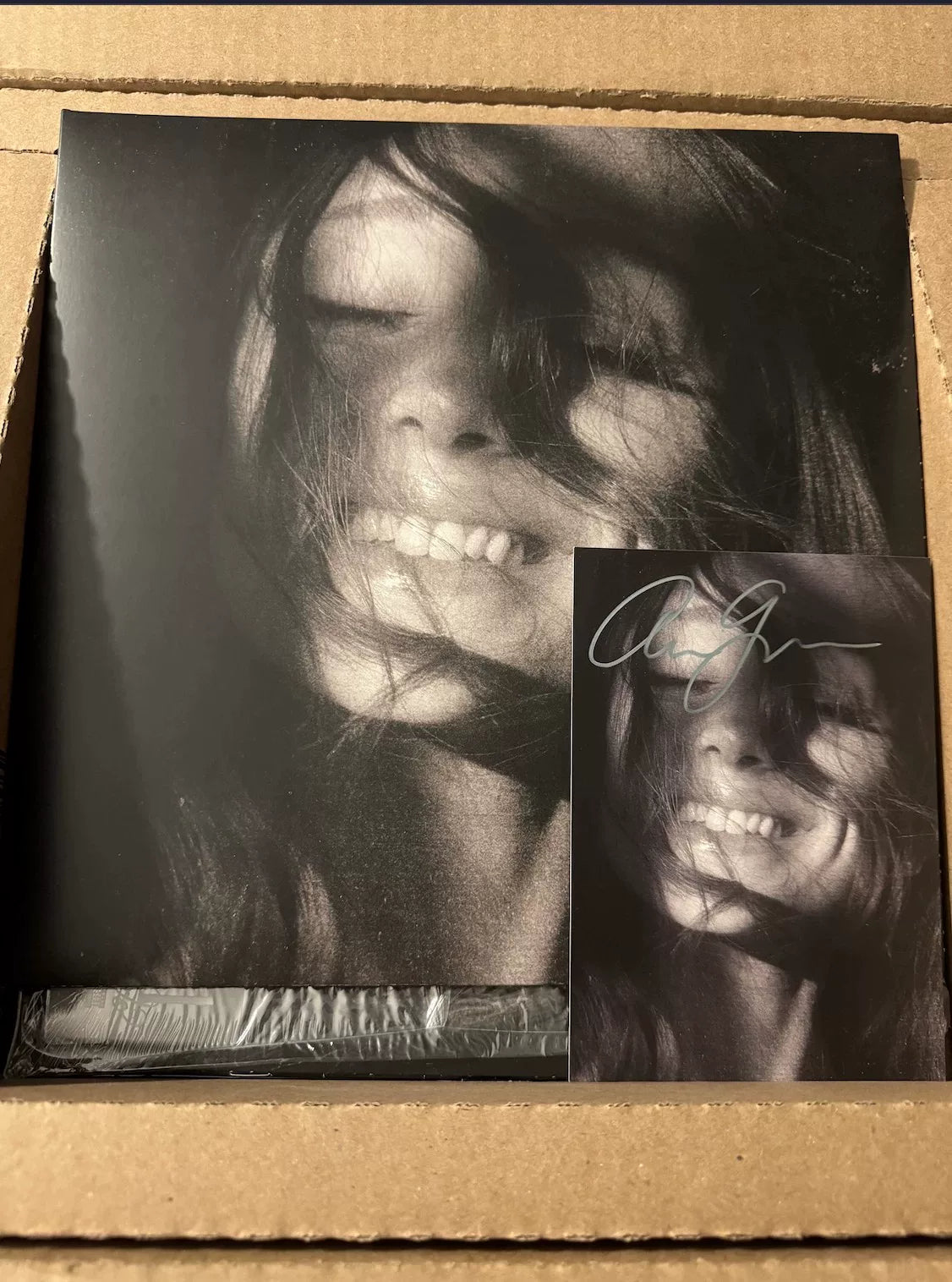 Ariana Grande – Petal Signed Blue, Teal and Silver Vinyl LP – 預售
