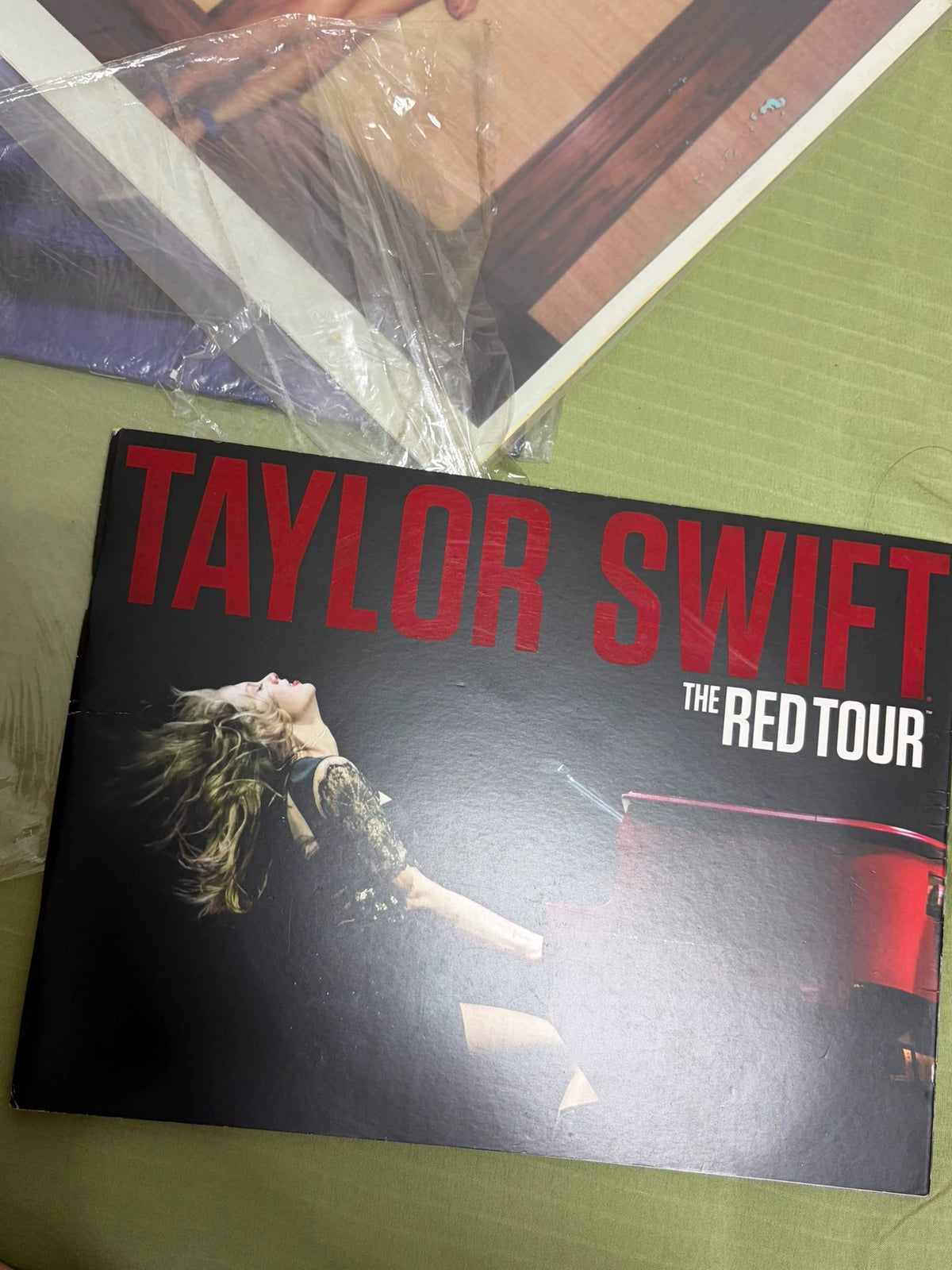 Taylor Swift – RED Tour Program & Ticket Set — detail 2