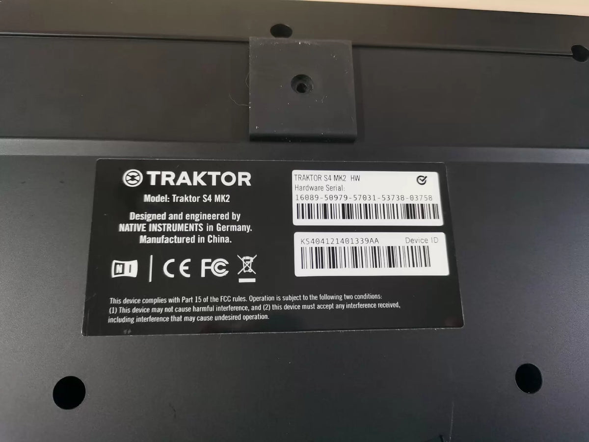 Native Instruments Traktor Kontrol S4 MK2 – Controller with BUBM Bag – actual item photograph 8