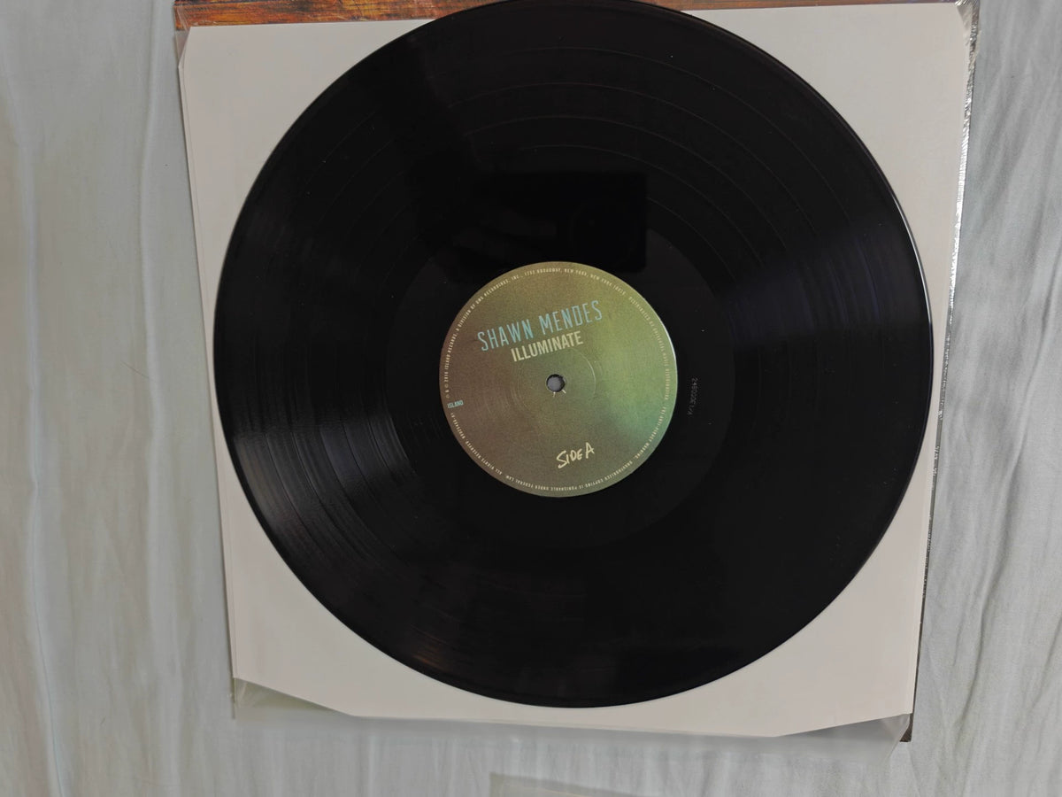 Shawn Mendes – Illuminate; actual item detail