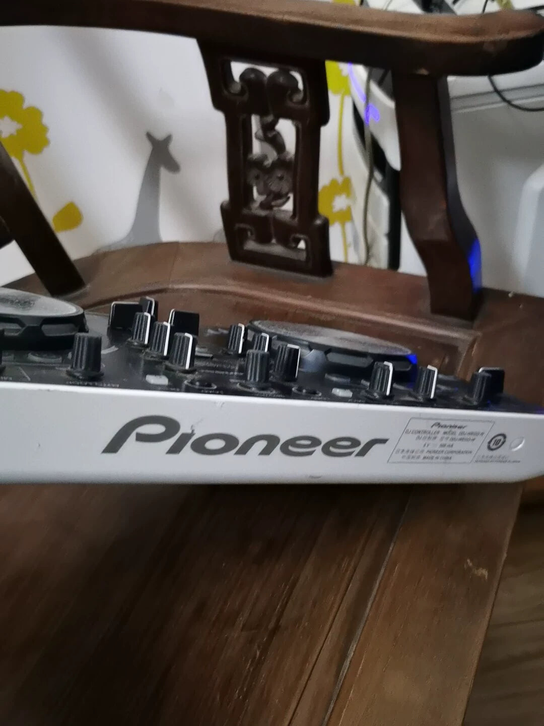 Pioneer DDJ-WeGO-W – DJ Controller with USB Cable – actual item photograph 7
