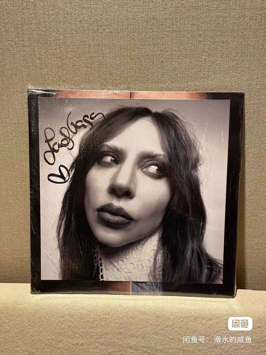 Lady Gaga – Mayhem – Vinyl with Signed Art Card (2LP)