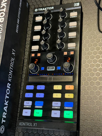 Native Instruments Traktor Kontrol X1 MK2 DJ Controller – source photograph 1