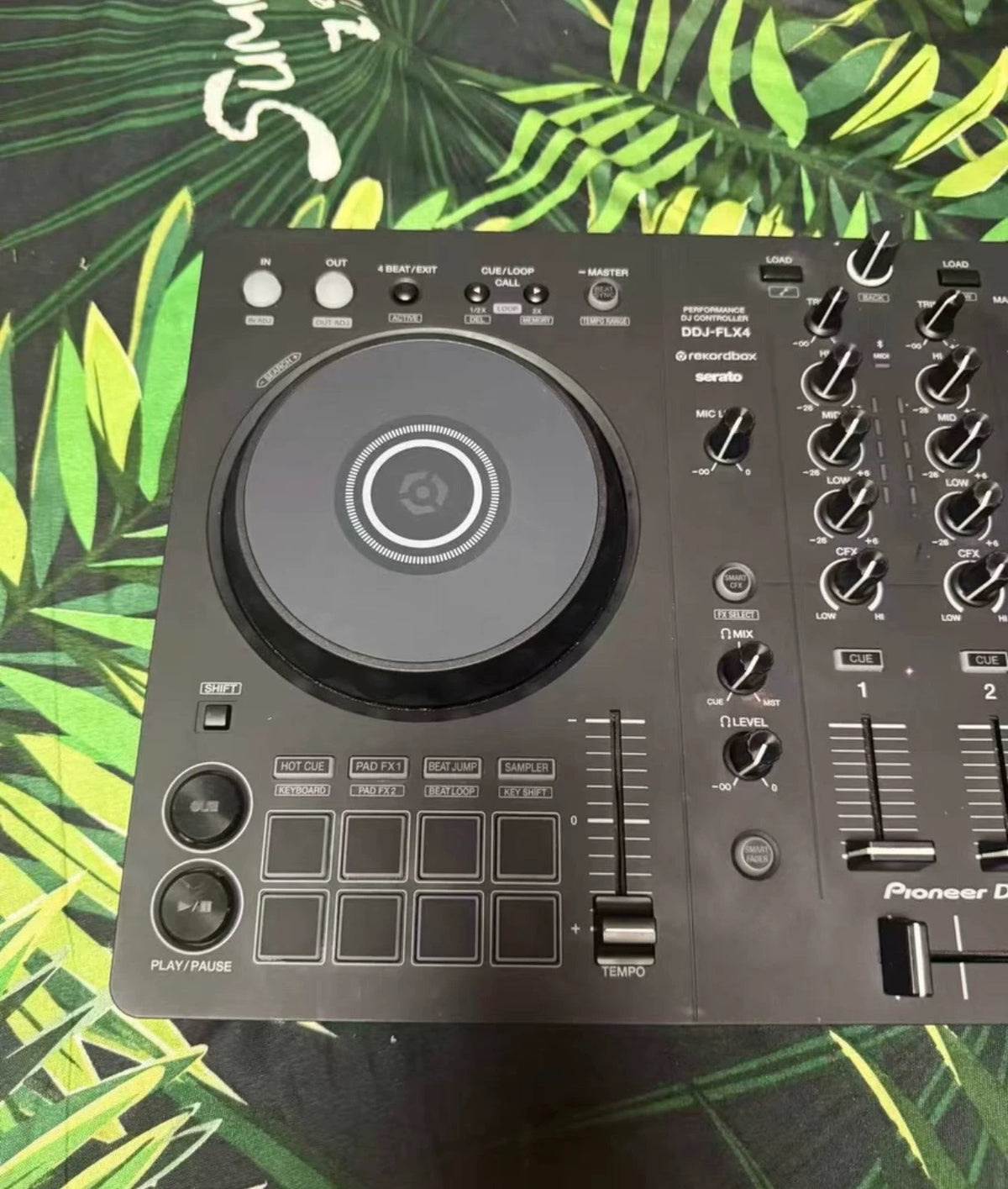 Pioneer DJ DDJ-FLX4 – Used DJ Controller – actual item photograph 2