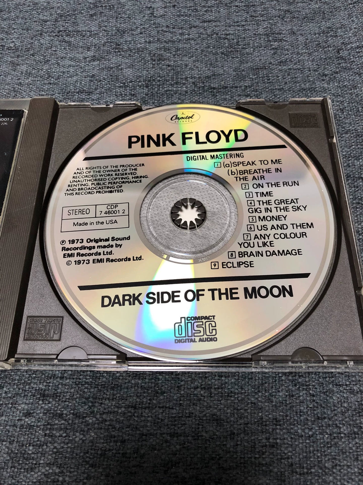 Pink Floyd – The Dark Side of the Moon – US Capitol CD – actual item photograph 2