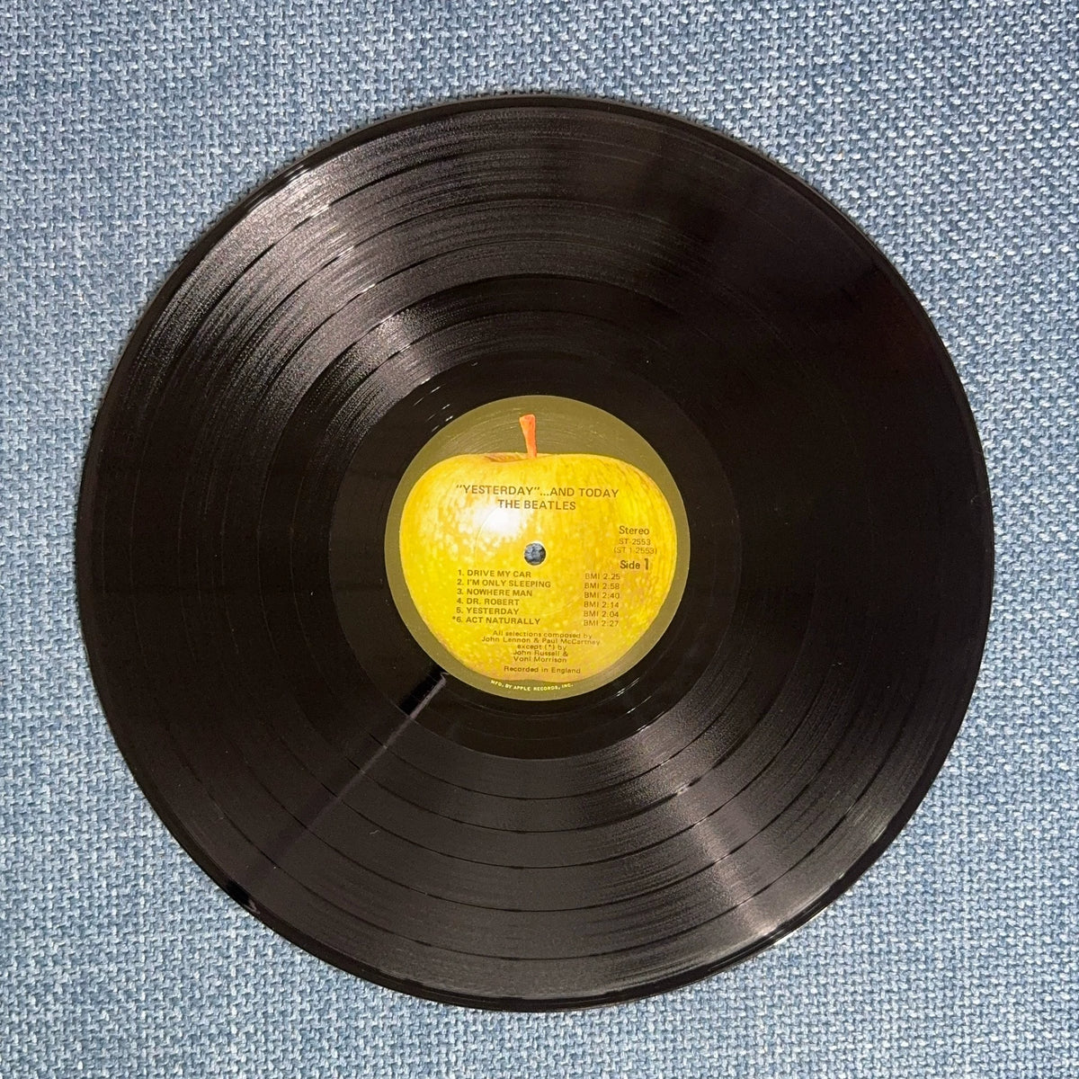 The Beatles – Yesterday and Today, 1971 US – item photograph 3