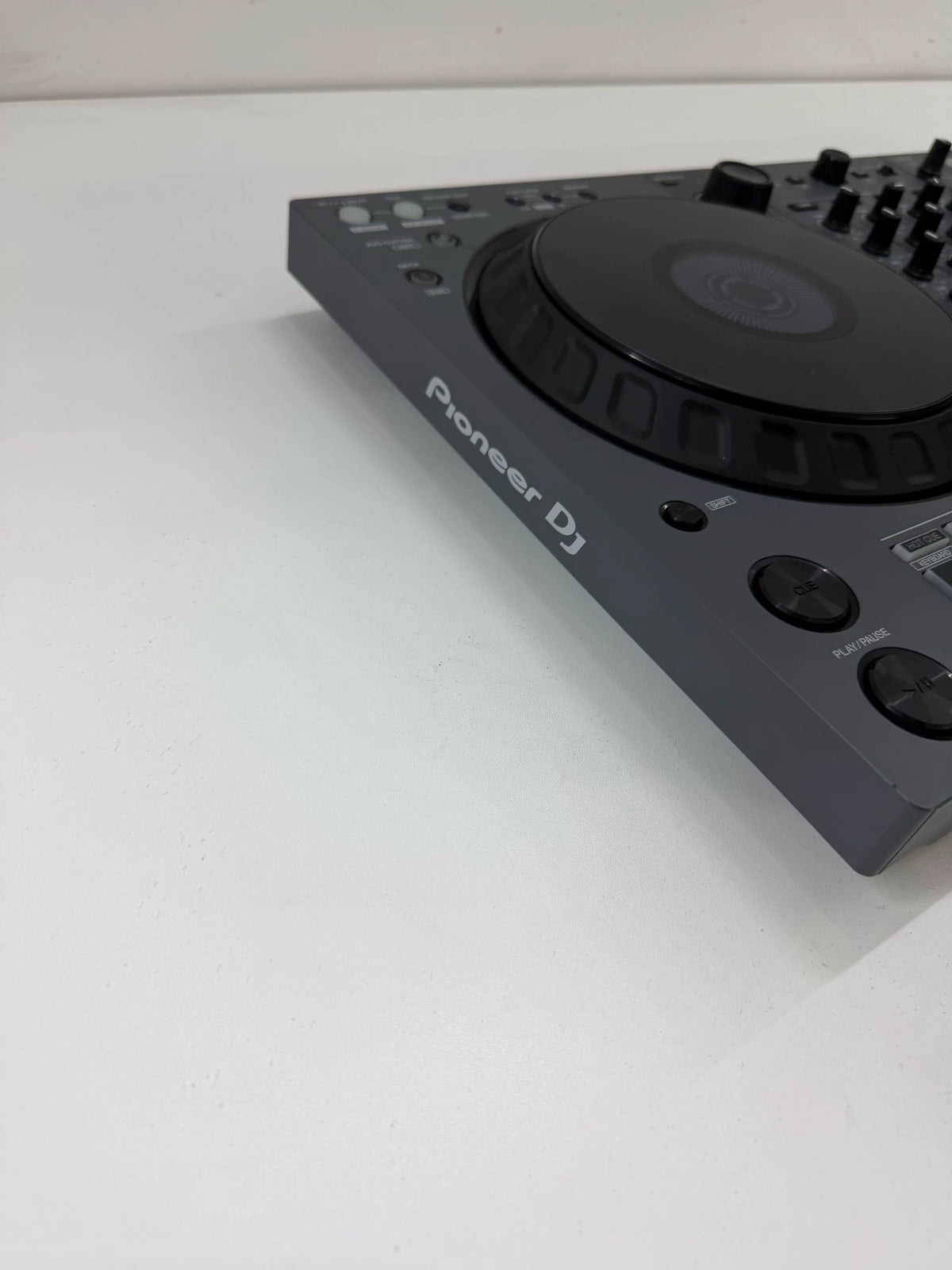 Pioneer DJ DDJ-FLX6-GT – Graphite DJ Controller – actual item photograph 5