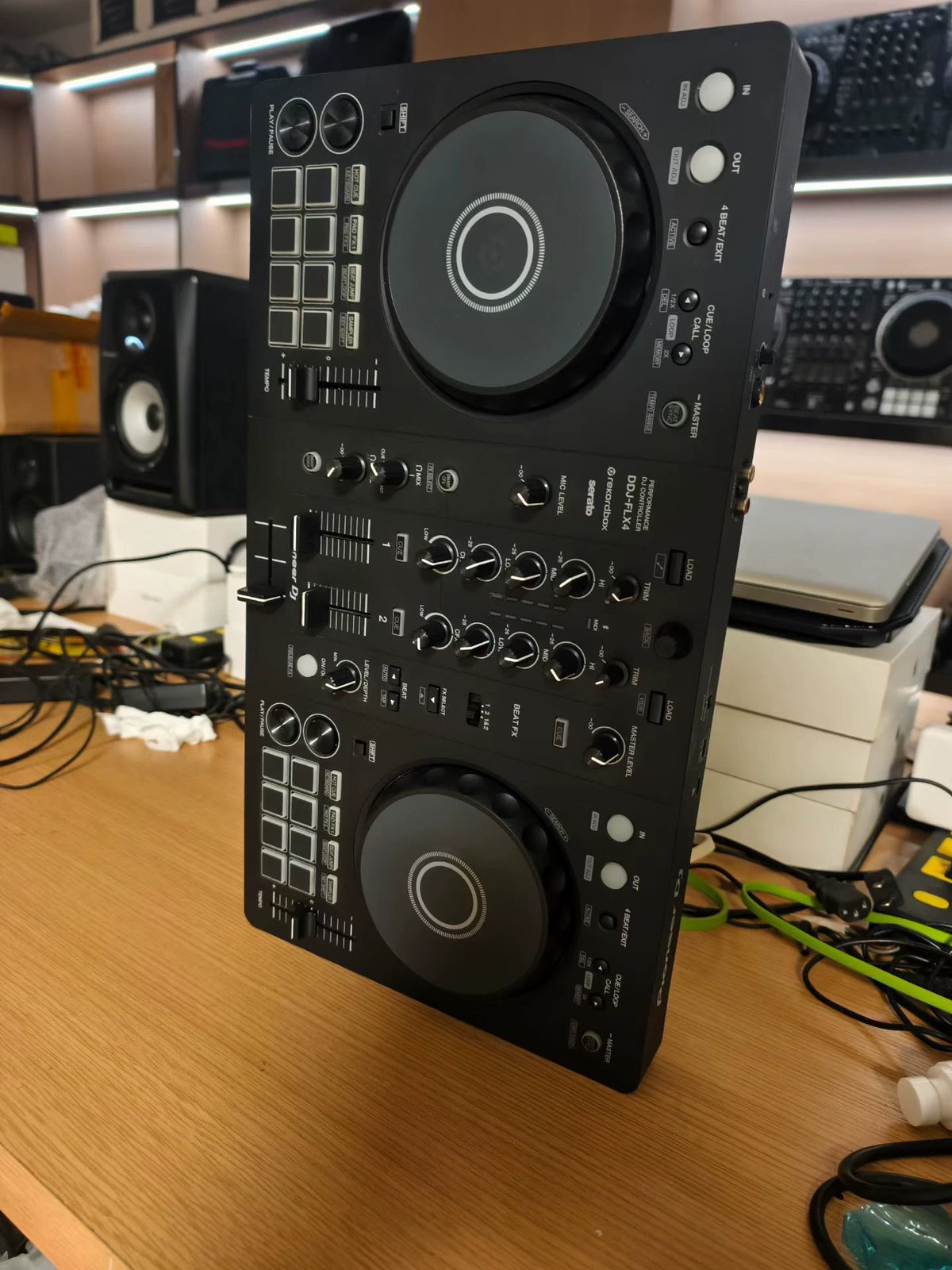 Pioneer DJ DDJ-FLX4 Controller with Carry Case – Used – actual item photograph 1