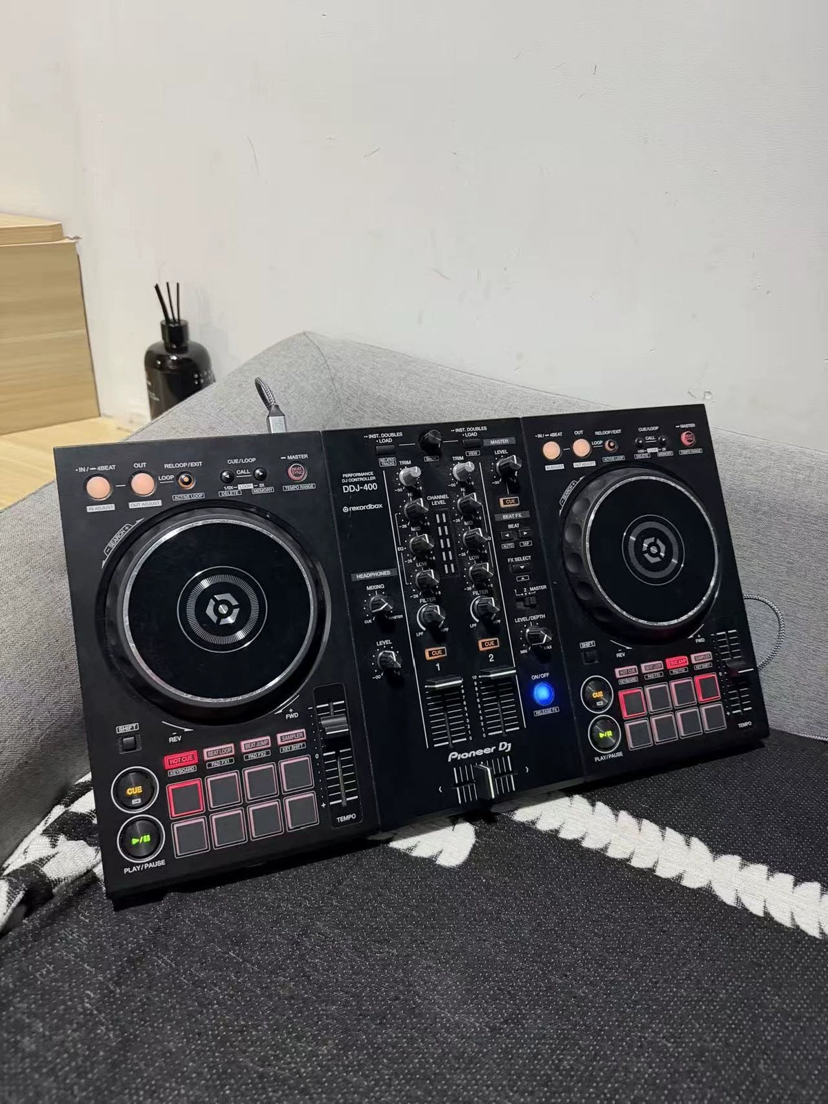 Pioneer DJ DDJ-400 – Used DJ Controller – actual item photograph 3