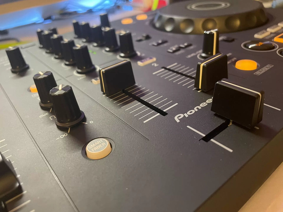 Pioneer DJ DDJ-FLX4 Controller – Used – actual item photograph 6