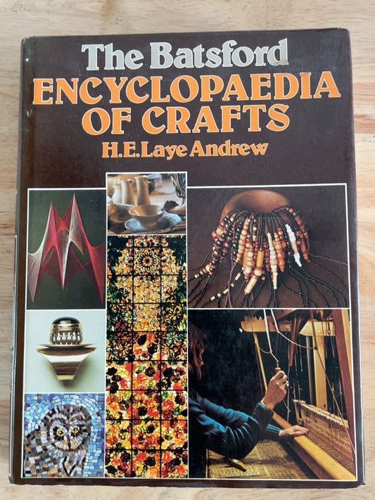The Batsford Encyclopaedia of Crafts – 1978 Hardcover – photo 1