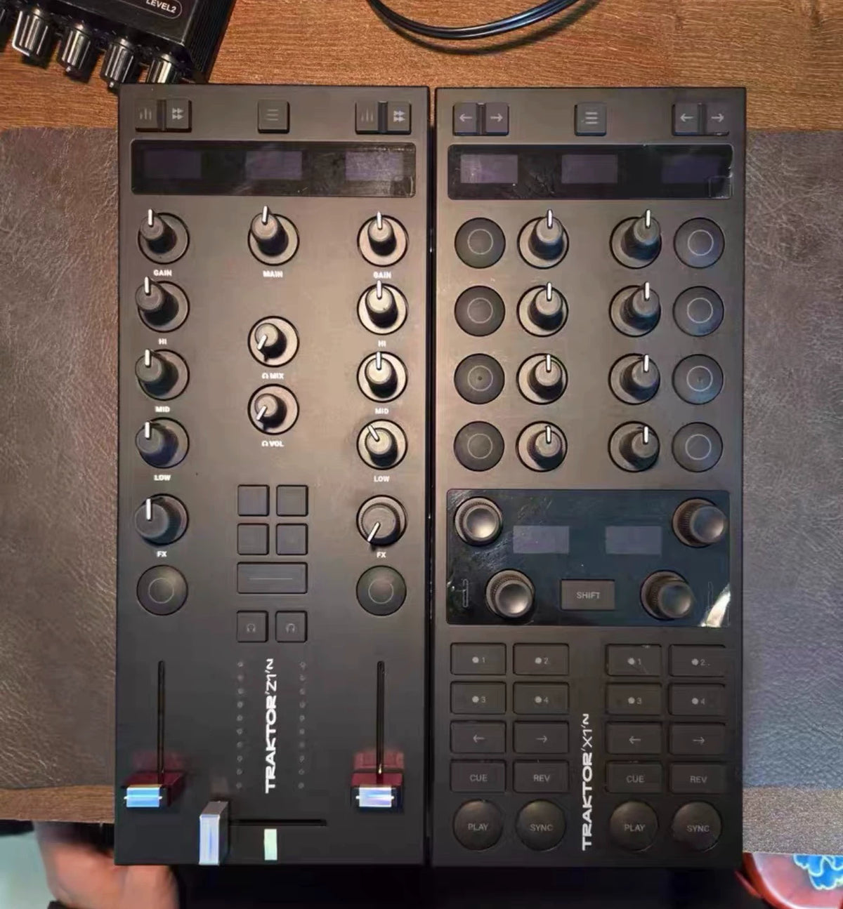 Native Instruments Traktor Kontrol X1 Mk3 and Z1 Mk2 Set – photo 1