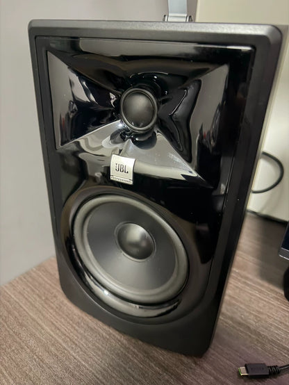 JBL 305P MkII Powered Monitor Speakers – Pair – source photograph 7