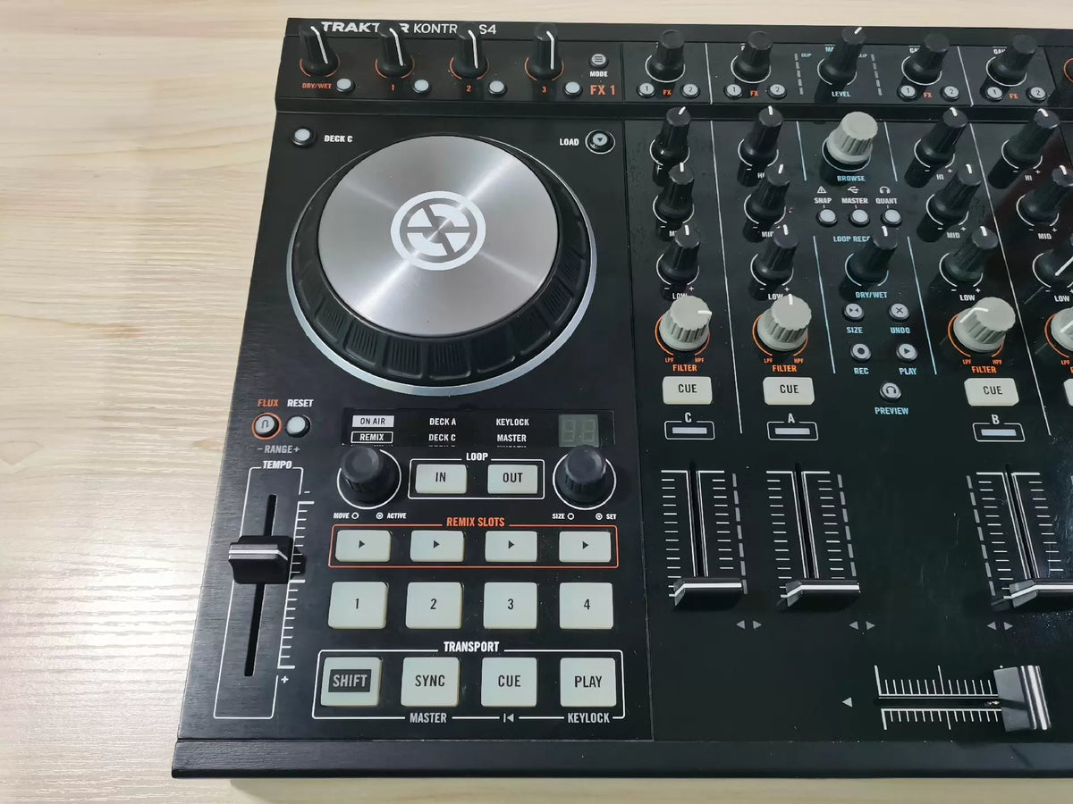 Native Instruments Traktor Kontrol S4 MK2 – Controller with BUBM Bag – actual item photograph 4