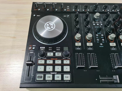 Native Instruments Traktor Kontrol S4 MK2 – Controller with BUBM Bag – actual item photograph 4