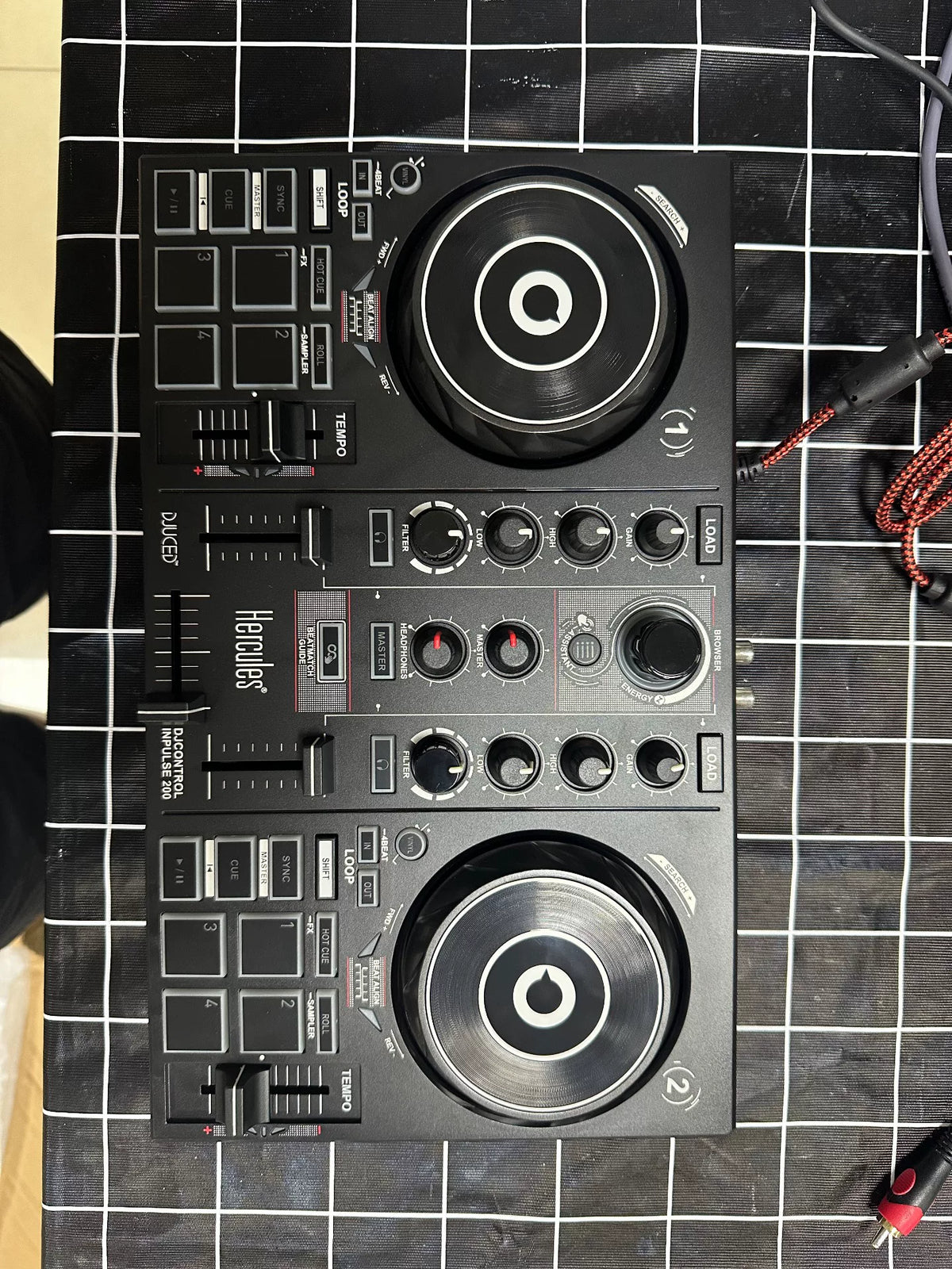 Hercules DJControl Inpulse 200 – DJ Controller with Box