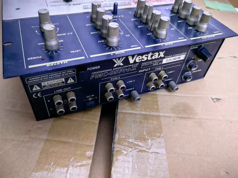 Vestax PMC-05 Pro II DJ Mixer – source photograph 5
