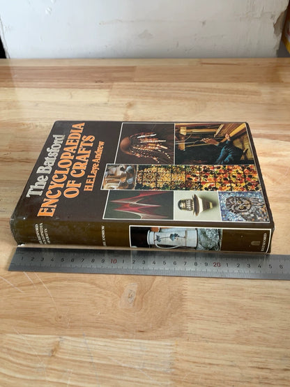 The Batsford Encyclopaedia of Crafts – 1978 Hardcover – photo 2