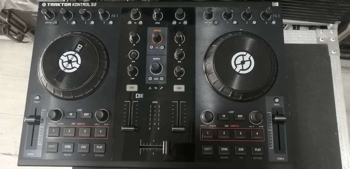 Native Instruments Traktor Kontrol S2 – DJ Controller – actual item photograph 1
