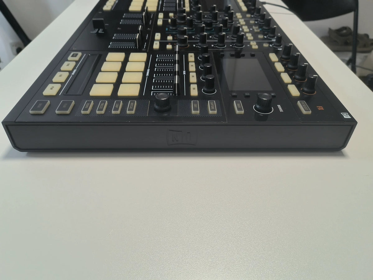 Native Instruments Traktor Kontrol S8 – DJ Controller with Bag – actual item photograph 4