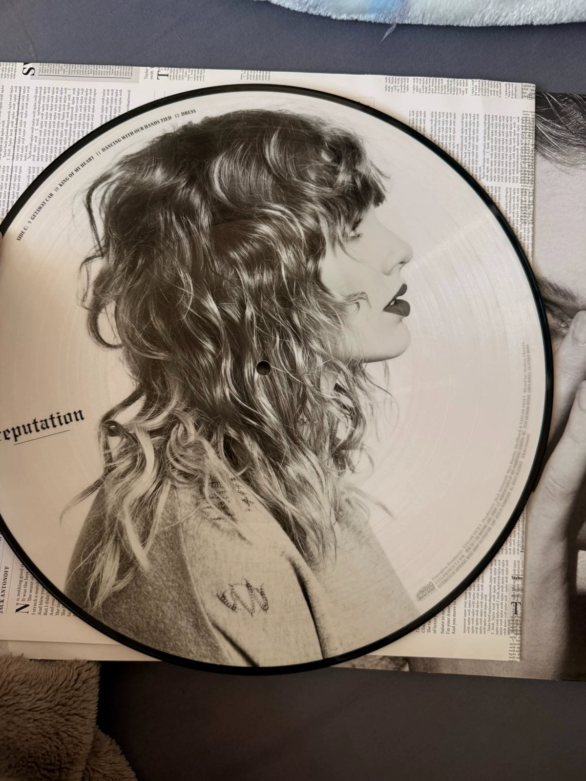 Taylor Swift Reputation picture disc 2LP – actual copy photo 2