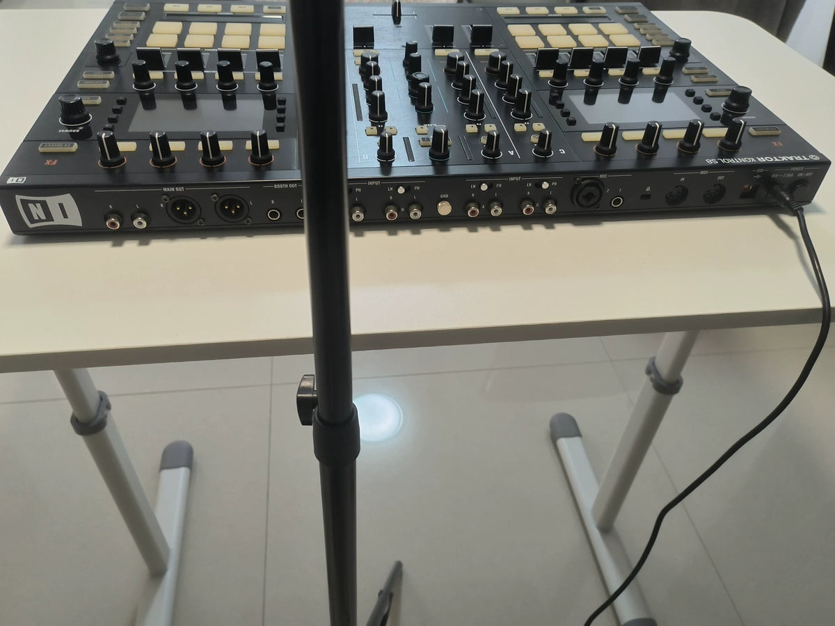 Native Instruments Traktor Kontrol S8 – DJ Controller with Bag – actual item photograph 5