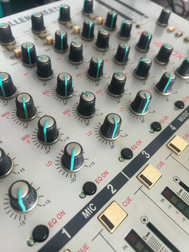 Allen & Heath Xone:62 DJ Mixer – source photograph 4