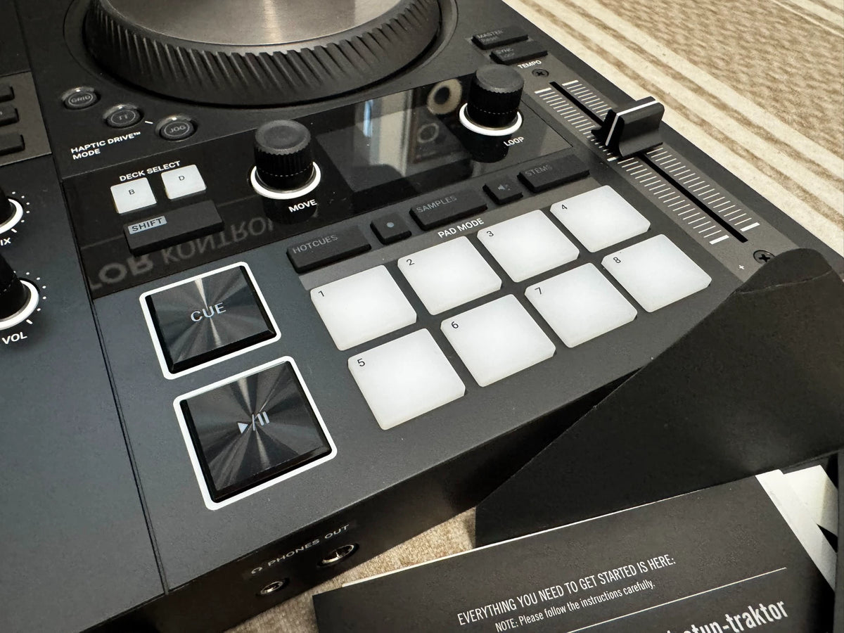 Native Instruments Traktor Kontrol S4 MK3 – Open-Box DJ Controller – detail 6