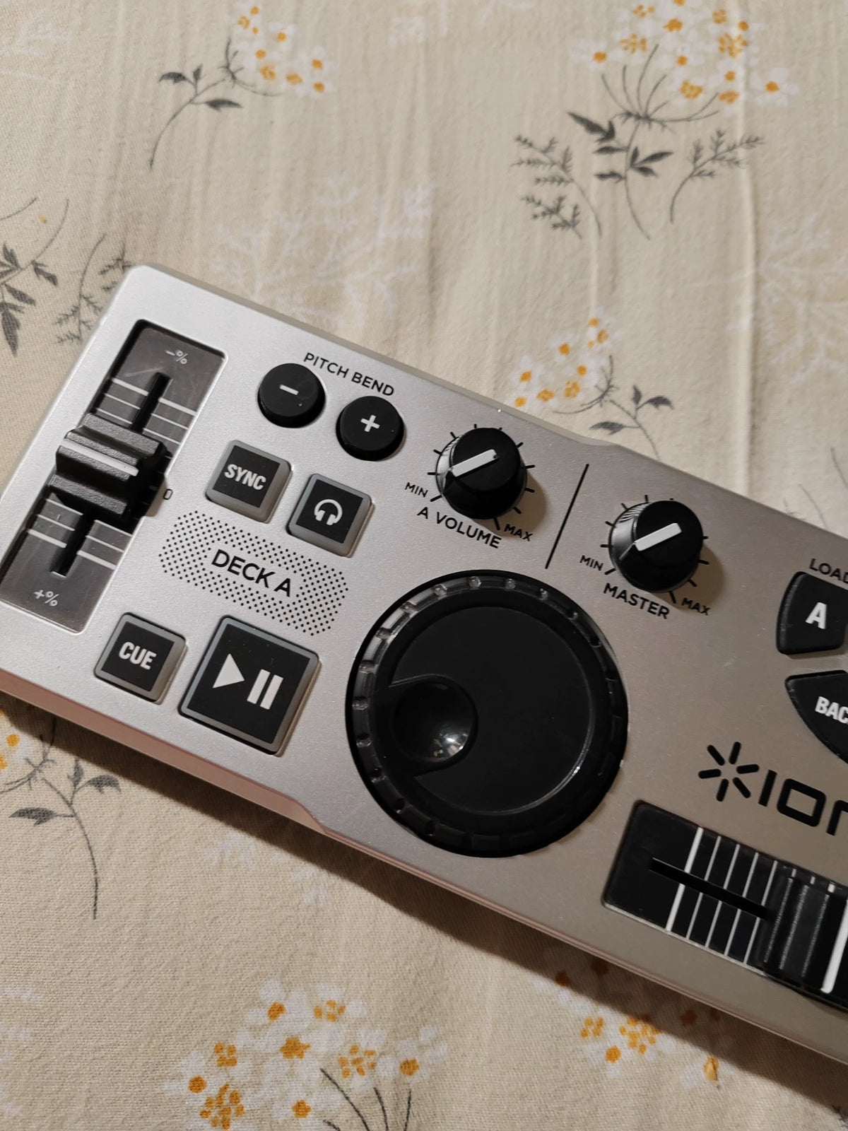 ION DJ2GO – Silver USB DJ Controller with Cable – actual item photograph 4