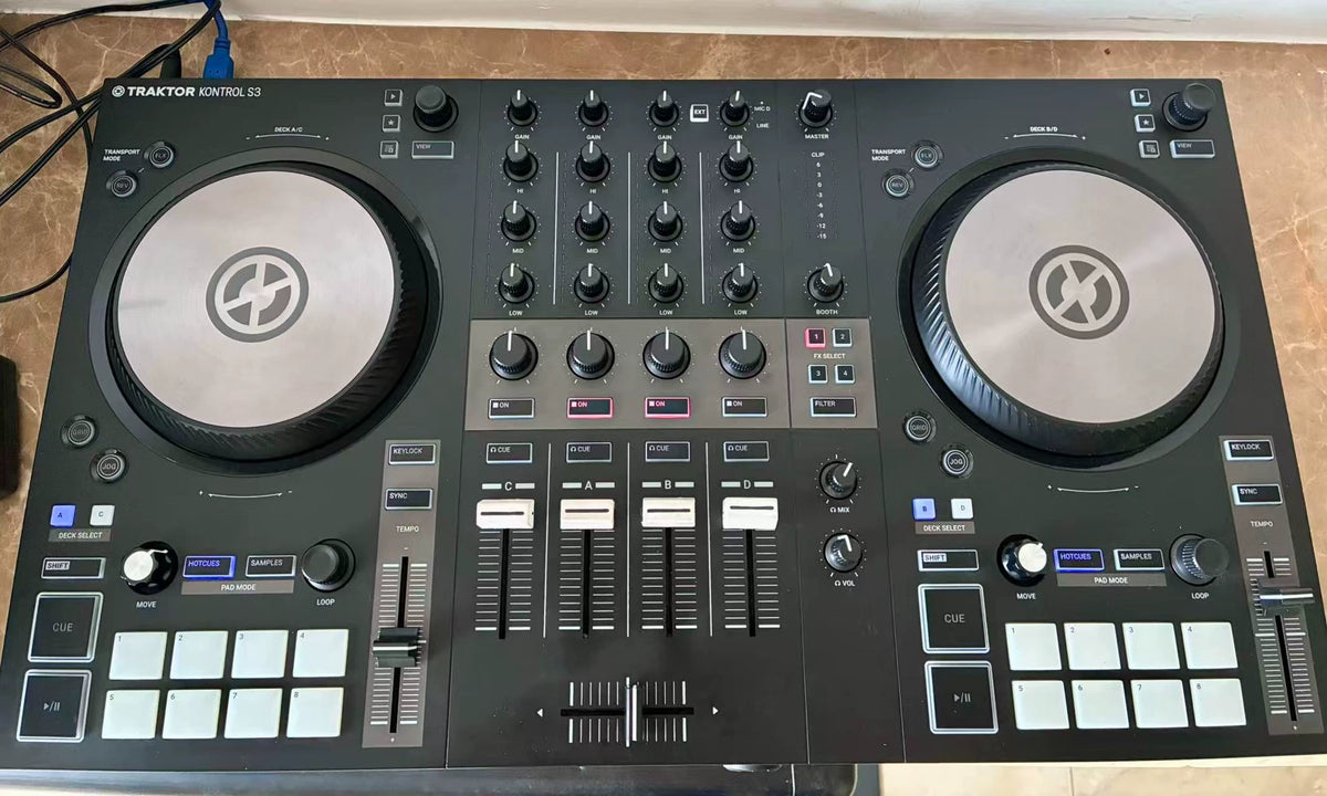 Native Instruments Traktor Kontrol S3 – DJ Controller with Power Supply – actual item photograph
