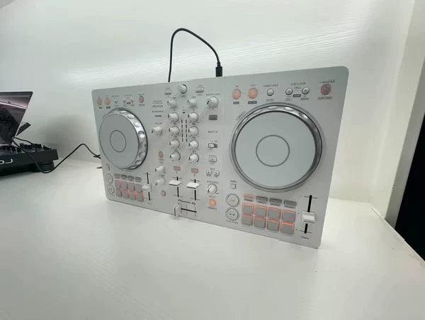 Pioneer DJ DDJ-FLX4-W White Limited Edition Controller – image 3