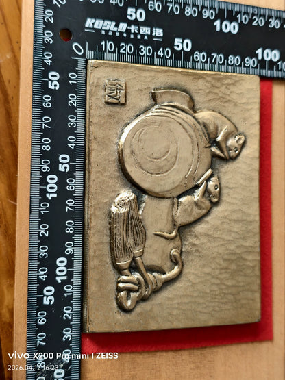 Japanese Metal Relief Plaque – Drummer Figure on Wooden Mount – detail 4