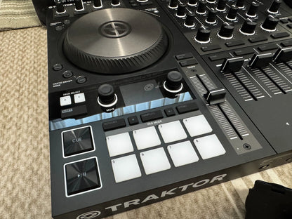 Native Instruments Traktor Kontrol S4 MK3 – Open-Box DJ Controller – detail 2