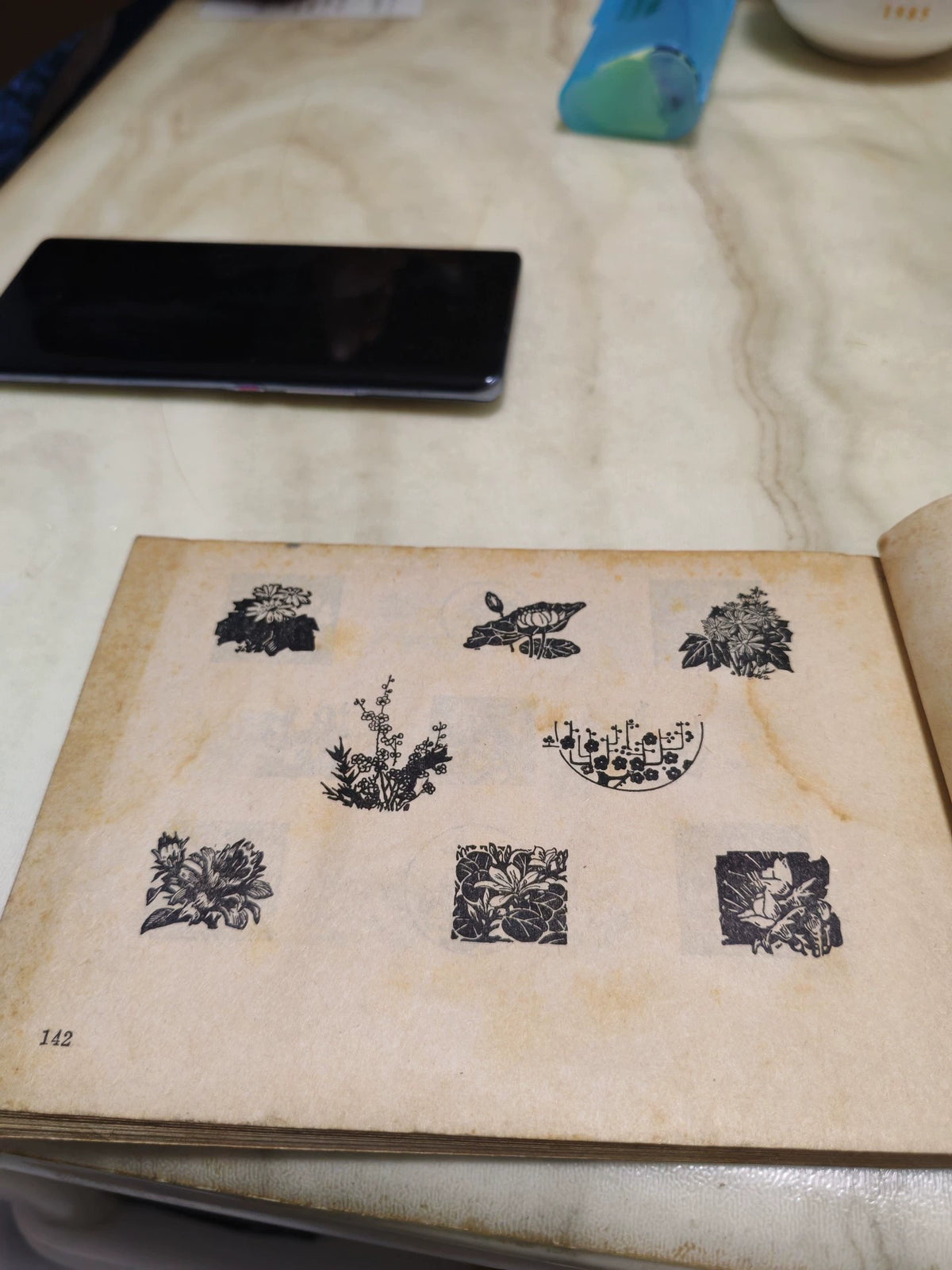 Decorative Illustration Collection / 题花图案集 (Book) – source photo 9