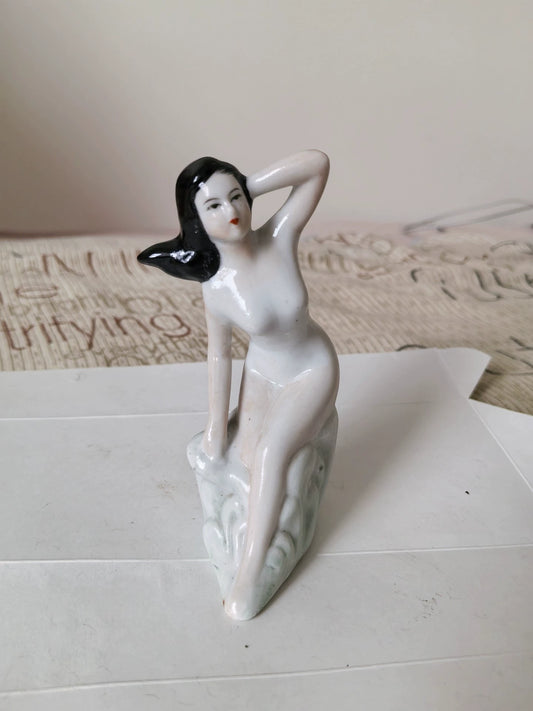 Vintage Seated Woman Porcelain Figurine, 12 cm – photo 1