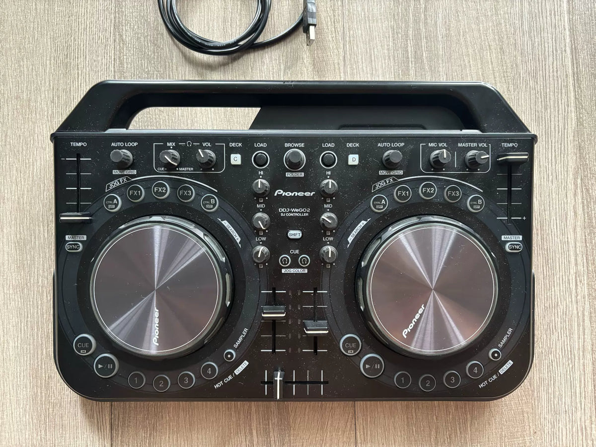 Pioneer DDJ-WeGO2 – DJ Controller with Carry Bag – actual item photograph 1