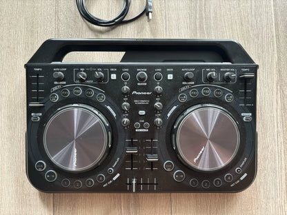 Pioneer DDJ-WeGO2 – DJ Controller with Carry Bag – actual item photograph 1