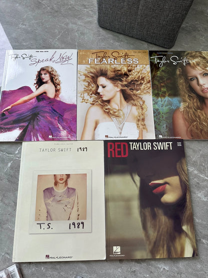 Taylor Swift – Five-Album Official Sheet Music Collection — front view