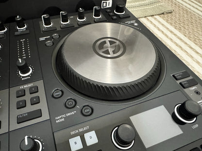 Native Instruments Traktor Kontrol S4 MK3 – Open-Box DJ Controller – detail 5