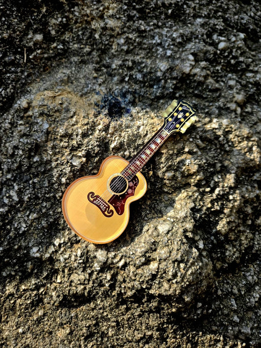 Zhao Lei SJ200-Inspired Guitar Acrylic Magnet with Stand
