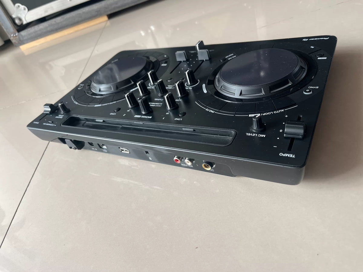 Pioneer DDJ-WeGO4 – DJ Controller – actual item photograph 4