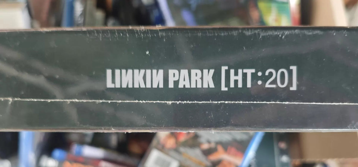 Linkin Park – Hybrid Theory 20th Anniversary Deluxe Vinyl Box Set — product detail 3