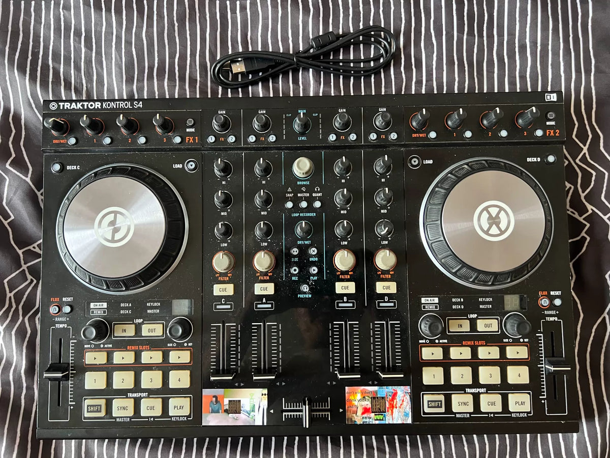 Native Instruments Traktor Kontrol S4 MK2 – Controller with Bag – actual item photograph