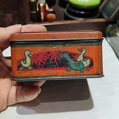 Republic-Era Shanghai Dazhong Bookstore Illustrated Tin Box — detail 3