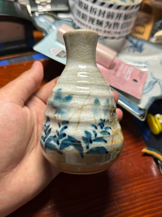 Blue Floral Crackle-Glaze Tokkuri Vase 1
