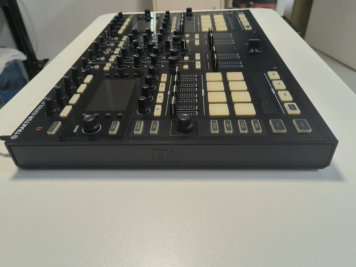Native Instruments Traktor Kontrol S8 – DJ Controller with Bag – actual item photograph 2