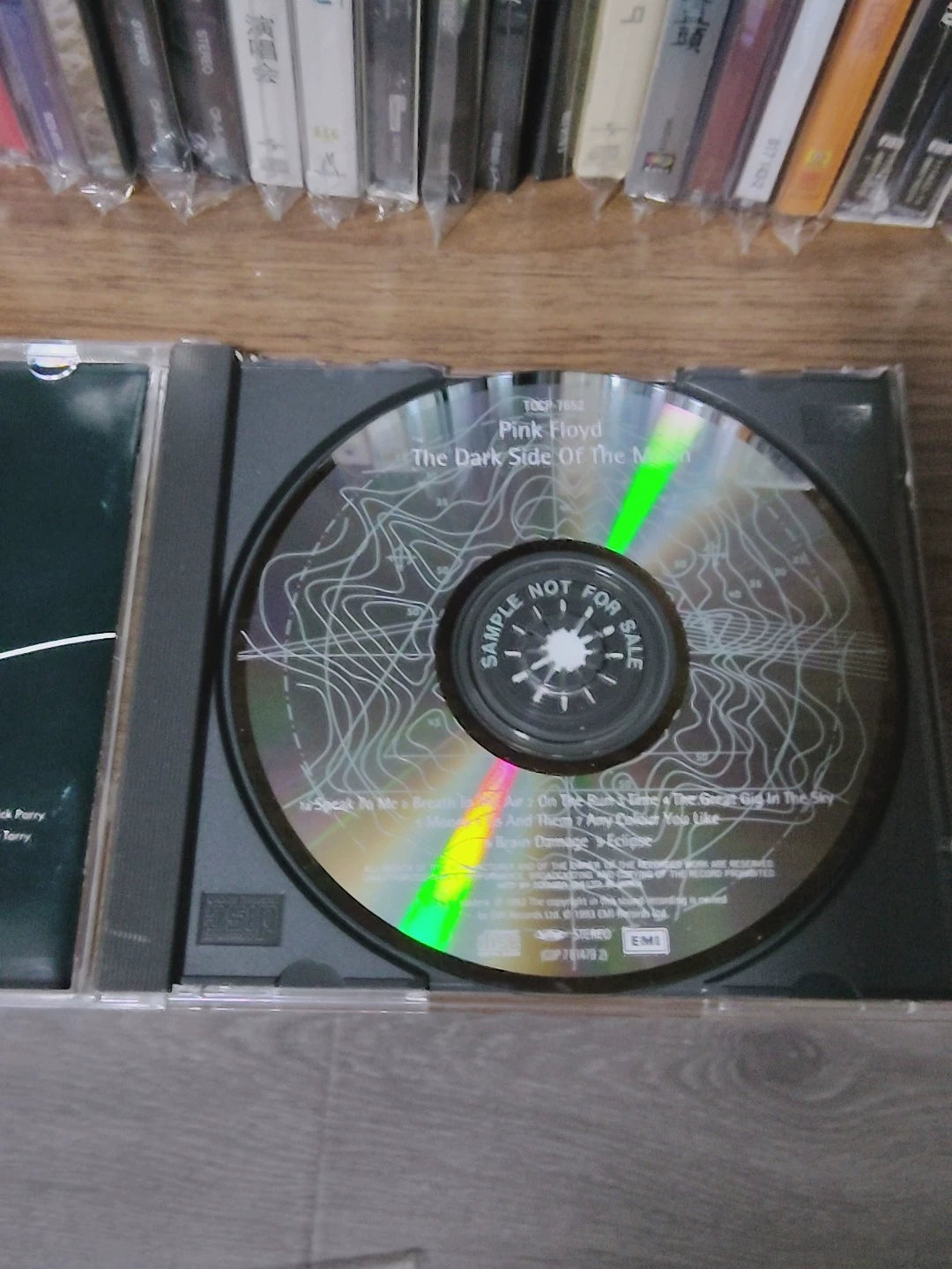 Pink Floyd – The Dark Side of the Moon – Japanese Promo CD with OBI – actual item photograph 3